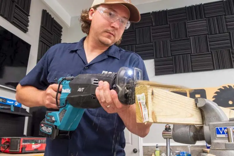 Best Vibration Control
Makita 40V max XGT Reciprocating Saw GRJ02